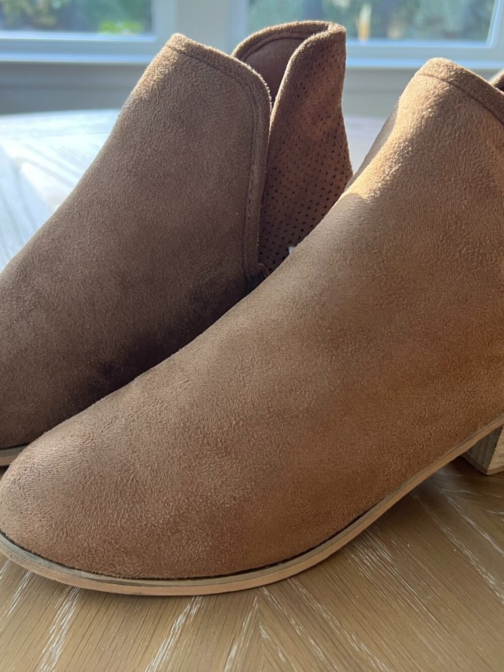 *NWT* Seven7 Tan Faux Suede 'Soho' Ankle Boots w/ V-Cut, Perforation (Size 8)